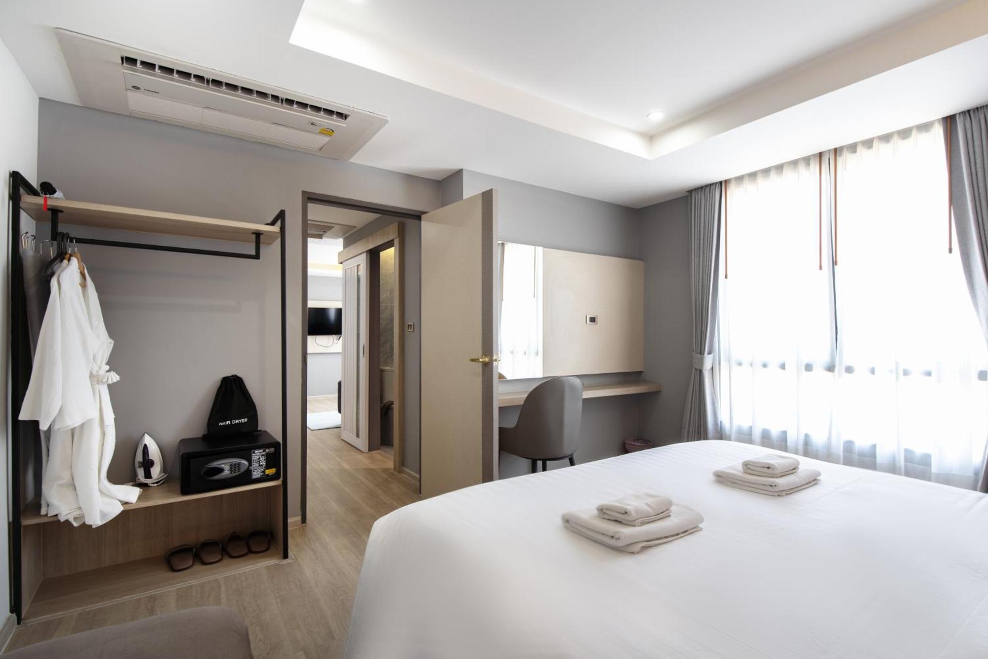 The Riski Hotel At Bangphlat Station Sha Bangkok Exterior photo