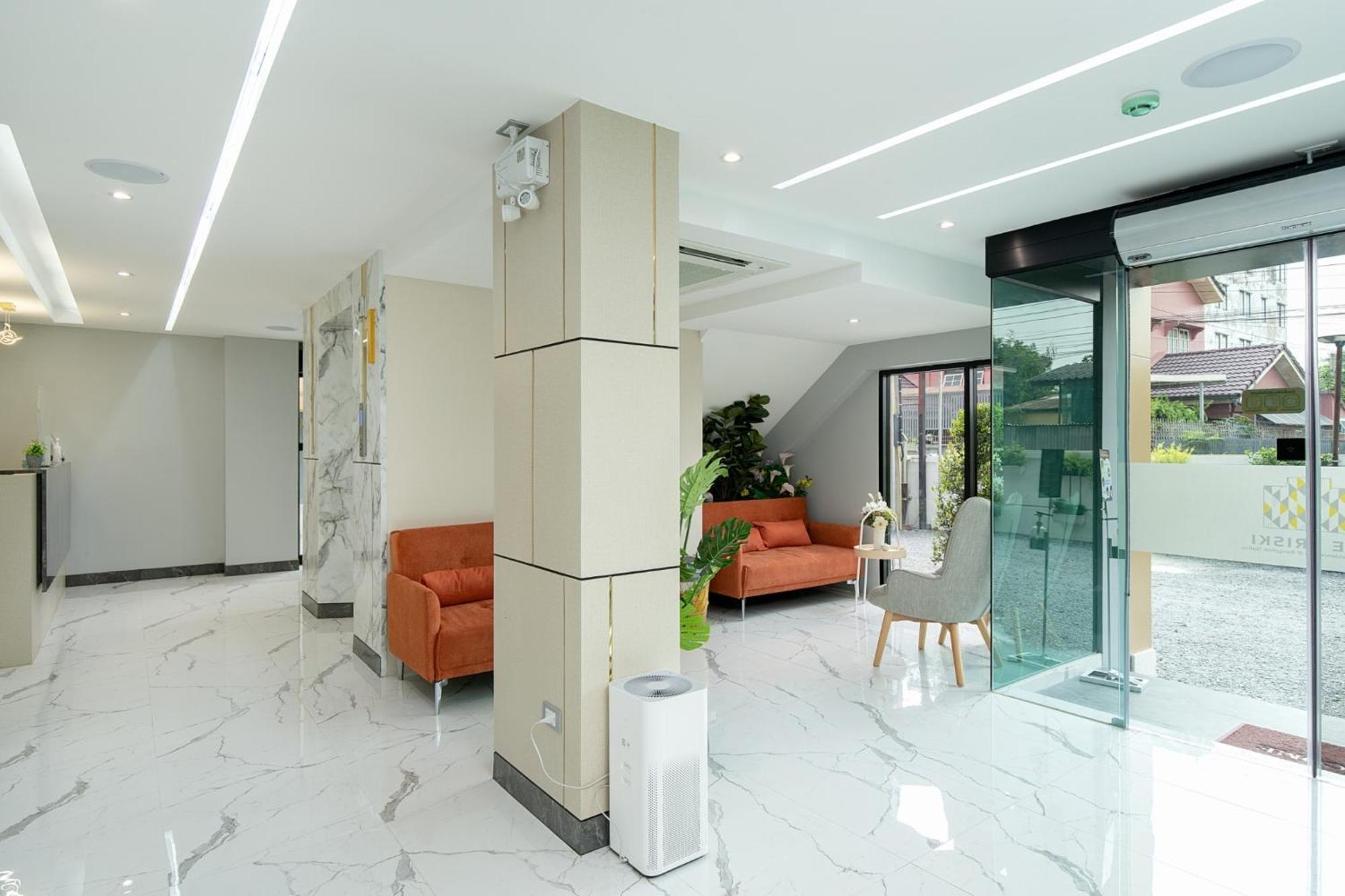 The Riski Hotel At Bangphlat Station Sha Bangkok Exterior photo